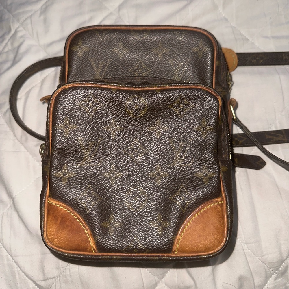 AUTHENTIC VINTAGE LOUIS VUITTON CROSSBODY